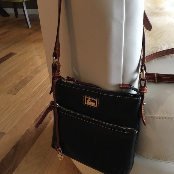 Dooney and Bourke Leather Crossbody with
removable/adjustable strap - Picture 2 of 11